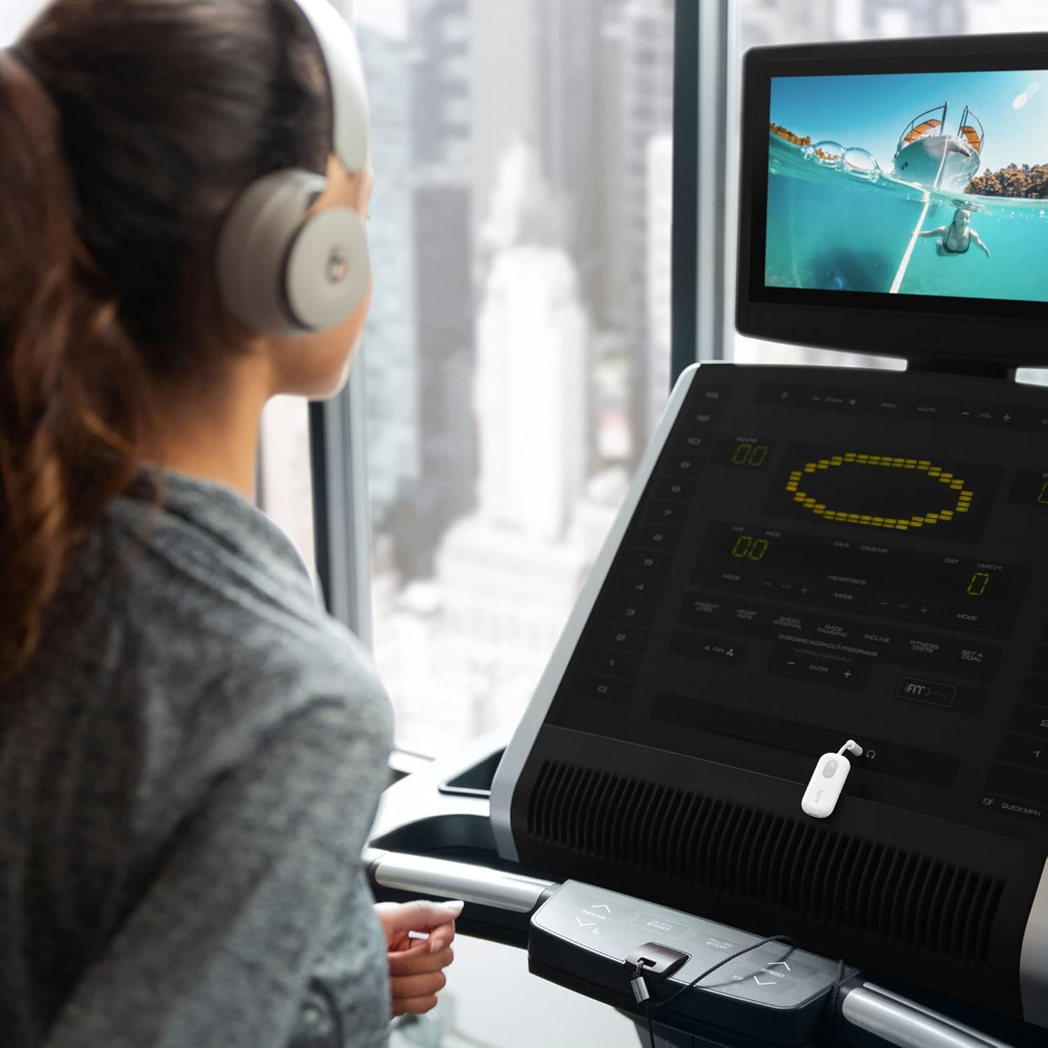 Twelve South AirFly SE Bluetooth 5.0 Transmitter for TV/Airplane to Wireless Headphones – Wireless Adapter for AirPods, Airplane, Car, Gym, Home, Use With Any 3.5 mm Audio Jack - Image 2