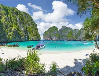 Phuket Town vs beach